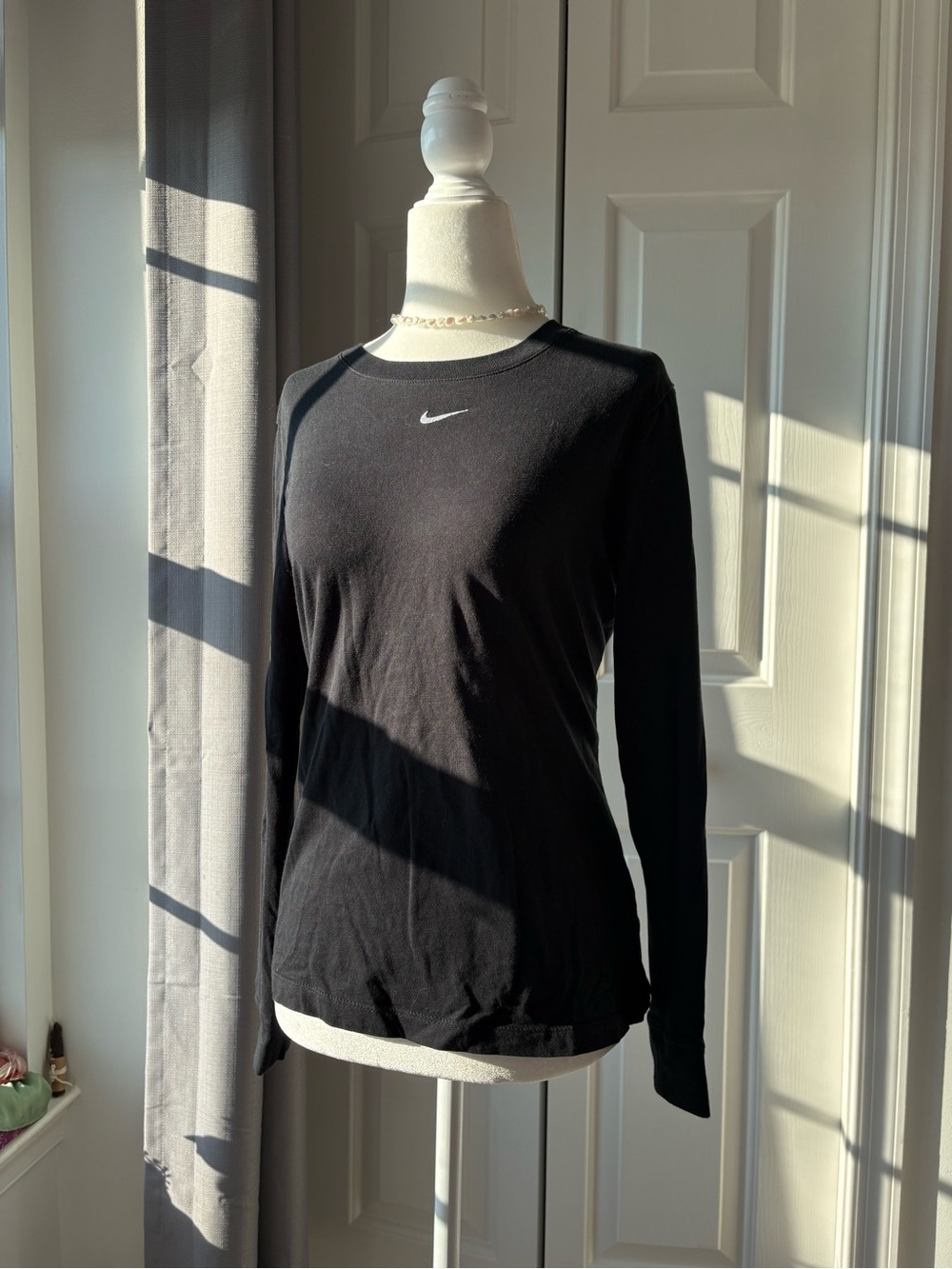 Nike Black Long-Sleeve Crew Top with White Swoosh - Picture 2 of 4